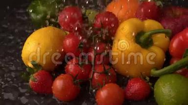 选择新鲜水果和蔬菜的雨水
